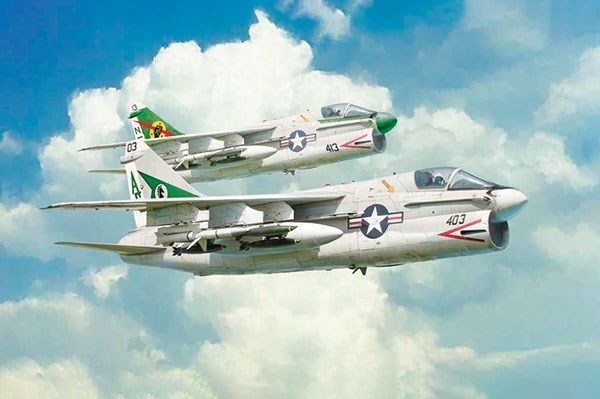 ITALERI 1:72  A-7E Corsair II