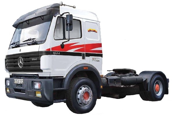 ITALERI 1:24 Mercedes Benz SK 1844 LS V8