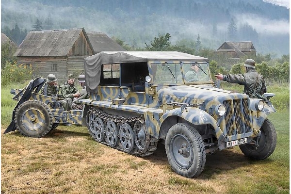 ITALERI 1:35 Kfz. 10 DEMAG D7 with 7,5cm Le. IG 18 + crew