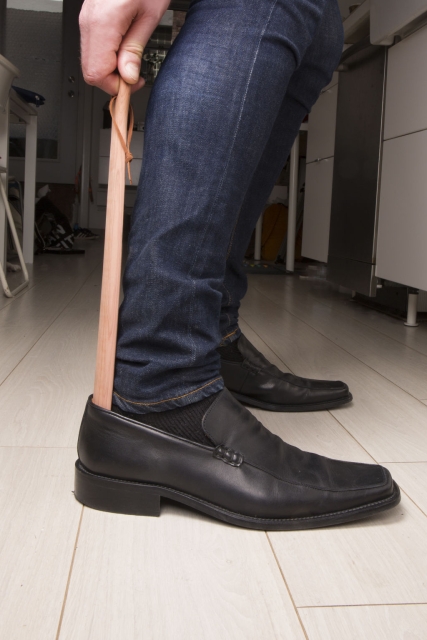 Kikkerland Skohorn af cedertræ (CD125)