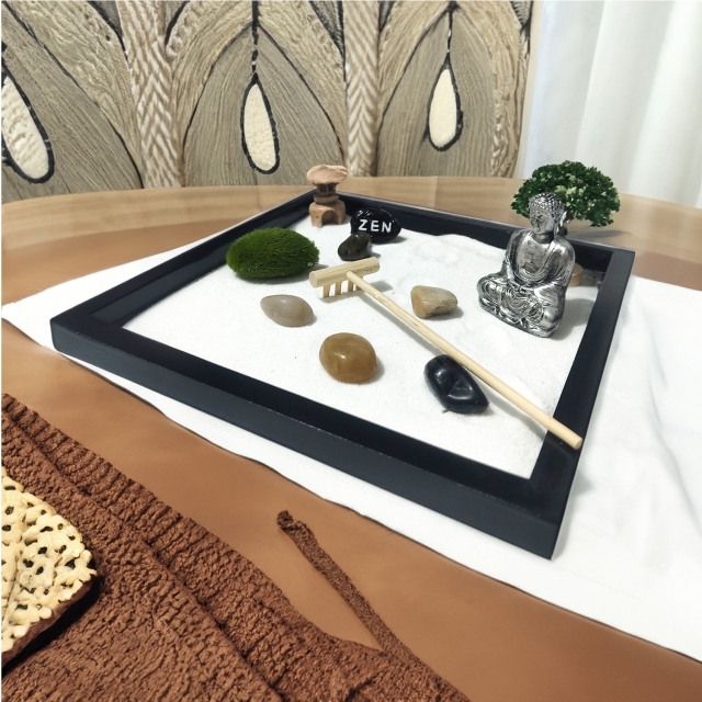 Mad Monkey Zen Garden - compact