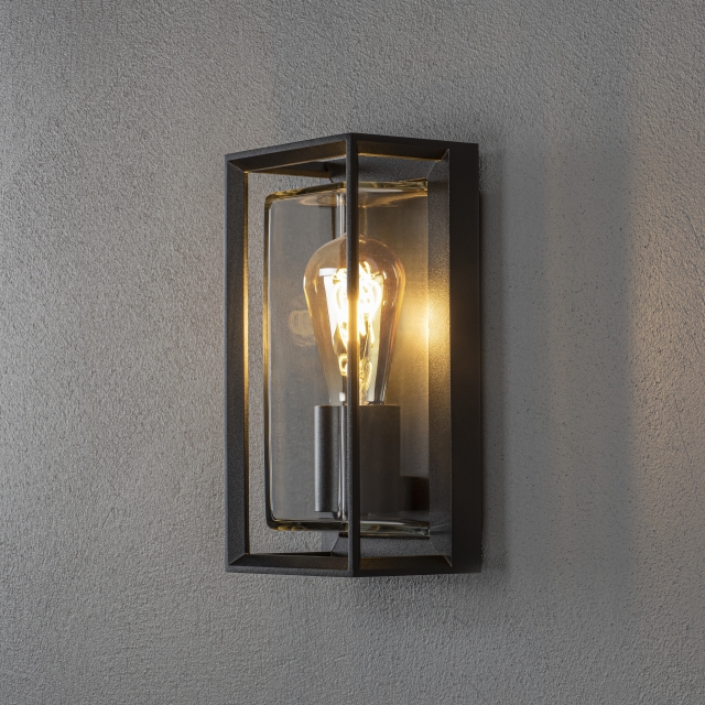 Konstsmide Vägglampa Brindisi sensor E27 sv. Konstsmide