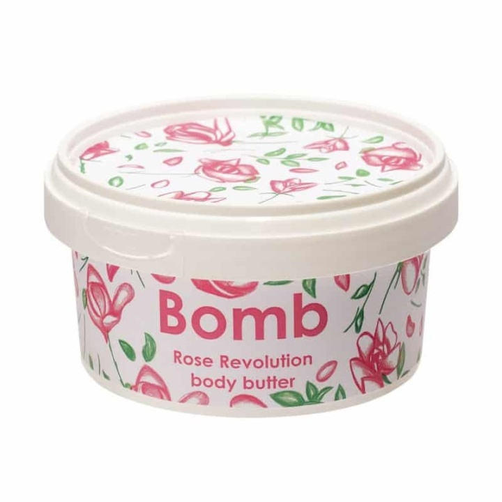 Bomb Cosmetics Body Butter Rose Revolution 210ml i gruppen SKØNHED & HELSE / Hudpleje / Kropspleje / Body lotion hos TP E-commerce Nordic AB (38-59086)