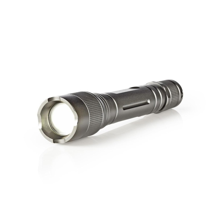 Nedis LED lygte | Batteri | 4,5 V | 3 W | 2x AA | Batterier medfølger | Nominel lysstrøm: 150 lm | Lysområde: 120 m | Stråler Vinkel: 46.1 ° | 10000 Skiftecykler i gruppen SPORT, FRITID & HOBBY / Lommelygter og Pandelygter / Lommelygter hos TP E-commerce Nordic AB (38-72806)