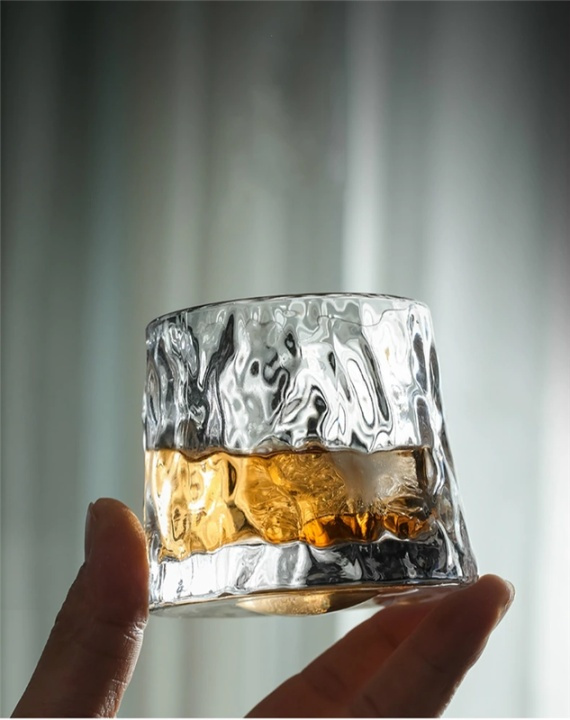 Vippet whiskyglas, hamret glas i gruppen HJEM, HUS & HAVE / Køkkenredskaber / Vin & Drink Tilbehør hos TP E-commerce Nordic AB (38-82739)