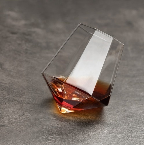 9-kantigt lutande whiskeyglas i gruppen HJEM, HUS & HAVE / Køkkenredskaber / Vin & Drink Tilbehør hos TP E-commerce Nordic AB (38-82740)
