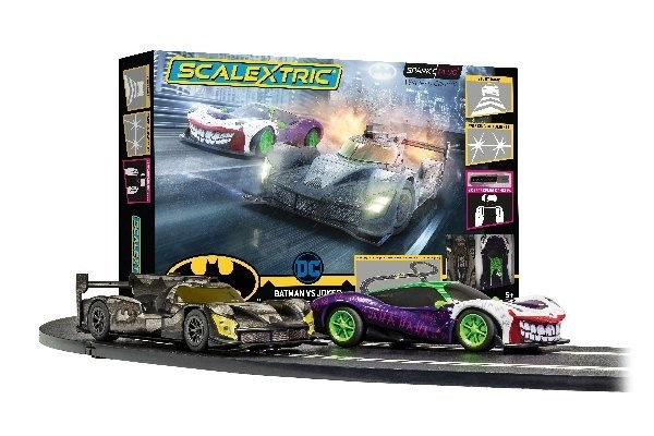 Scalextric Spark Plug - Batman vs Joker Race Set i gruppen LEGETØJ, BØRN & BABY / Radiostyrede / Bilbaner / Baner hos TP E-commerce Nordic AB (38-95513)