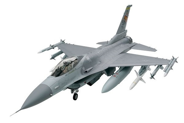 TAMIYA 1/32 FIGHTING FALCON F-16C i gruppen SPORT, FRITID & HOBBY / Hobby / Plastik modeller / Fly & Helikoptere hos TP E-commerce Nordic AB (A06197)