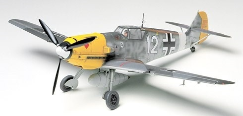 Tamiya 1/48 MESSERSCHMITT BF109E 4/7 TROP i gruppen SPORT, FRITID & HOBBY / Hobby / Plastik modeller / Fly & Helikoptere hos TP E-commerce Nordic AB (A06223)