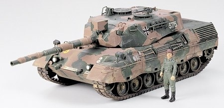 Tamiya 1/35 LEOPARD A4 i gruppen SPORT, FRITID & HOBBY / Hobby / Plastik modeller / Militære køretøjer (land) hos TP E-commerce Nordic AB (A06274)