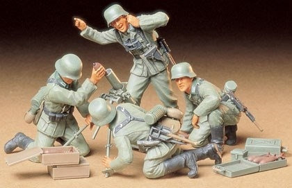 Tamiya 1/35 TYSK INFANTERI MORTER TEAM i gruppen SPORT, FRITID & HOBBY / Hobby / Plastik modeller / Figurer hos TP E-commerce Nordic AB (A06306)