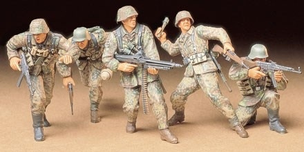 Tamiya 1/35 TYSK FRONTLINE INFANTRYMEN i gruppen SPORT, FRITID & HOBBY / Hobby / Plastik modeller / Figurer hos TP E-commerce Nordic AB (A06308)