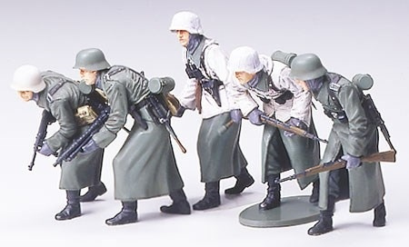 Tamiya 1/35 GERMAN ASSAULT INF. WINTER i gruppen SPORT, FRITID & HOBBY / Hobby / Plastik modeller / Militære køretøjer (land) hos TP E-commerce Nordic AB (A06343)