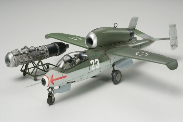 Tamiya 1/48 Heinkel He162 A-2 Salamander i gruppen SPORT, FRITID & HOBBY / Hobby / Plastik modeller / Fly & Helikoptere hos TP E-commerce Nordic AB (A06407)