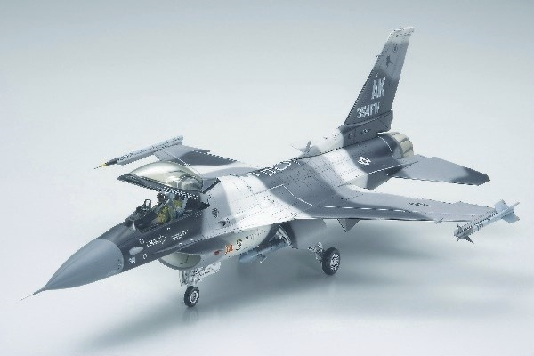 Tamiya 1/48 F-16C/N Aggressor / Adversary i gruppen SPORT, FRITID & HOBBY / Hobby / Plastik modeller / Fly & Helikoptere hos TP E-commerce Nordic AB (A06462)