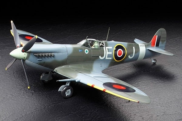 Tamiya 1/32 Spitfire Mk. IXc i gruppen SPORT, FRITID & HOBBY / Hobby / Plastik modeller / Fly & Helikoptere hos TP E-commerce Nordic AB (A06482)