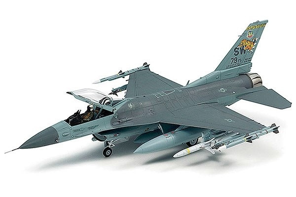 Tamiya 1/72 F-16CJ w/FULL EQUIPMENT i gruppen SPORT, FRITID & HOBBY / Hobby / Plastik modeller / Fly & Helikoptere hos TP E-commerce Nordic AB (A06557)