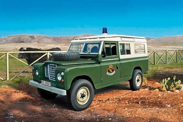 ITALERI 1:35 LAND ROVER 109 \'\'Guardia Civil\'\' i gruppen SPORT, FRITID & HOBBY / Hobby / Plastik modeller / Militære køretøjer (land) hos TP E-commerce Nordic AB (A07145)