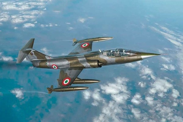 ITALERI 1:32 TF-104G A.M.I i gruppen SPORT, FRITID & HOBBY / Hobby / Plastik modeller / Fly & Helikoptere hos TP E-commerce Nordic AB (A07200)