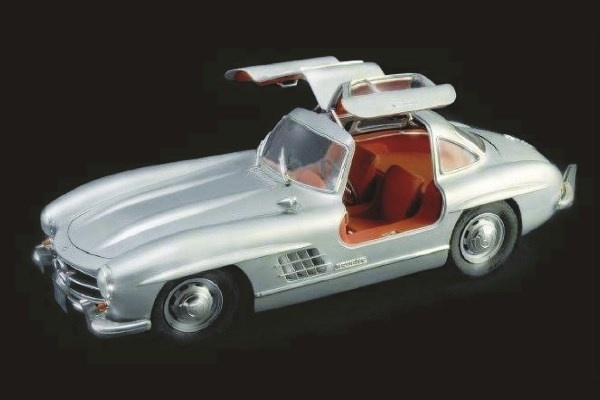 Italeri 1:16 MERCEDES-BENZ 300 SL GULLWING i gruppen SPORT, FRITID & HOBBY / Hobby / Plastik modeller / Biler hos TP E-commerce Nordic AB (A07233)