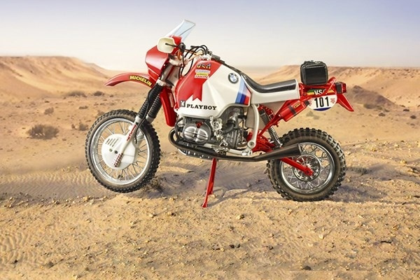 Italeri 1:9 B.M.W. 1000 Dakar 1985 i gruppen SPORT, FRITID & HOBBY / Hobby / Plastik modeller / Motorcykler hos TP E-commerce Nordic AB (A07310)