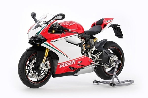 Tamiya 1/12 Ducati 1199 panigale S Tricolore i gruppen SPORT, FRITID & HOBBY / Hobby / Plastik modeller / Motorcykler hos TP E-commerce Nordic AB (A07345)