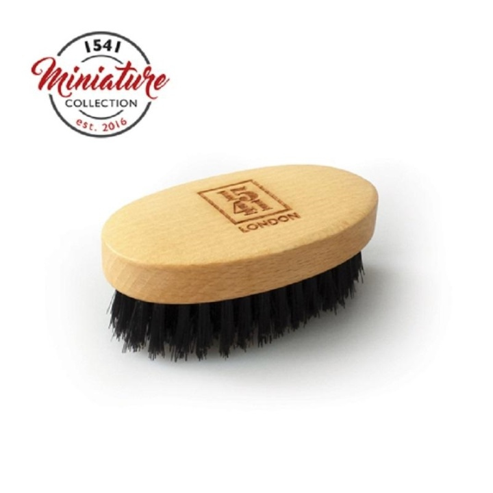 1541 London Mini Beard & Moustache Brush Beechwood i gruppen SKØNHED & HELSE / Hår og styling / Barbering og trimning / Skægkamme & barberbørster hos TP E-commerce Nordic AB (A10178)