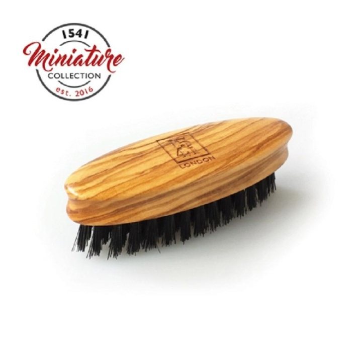 1541 London Mini Beard & Moustache Brush Olivewood i gruppen SKØNHED & HELSE / Hår og styling / Barbering og trimning / Skægkamme & barberbørster hos TP E-commerce Nordic AB (A10179)
