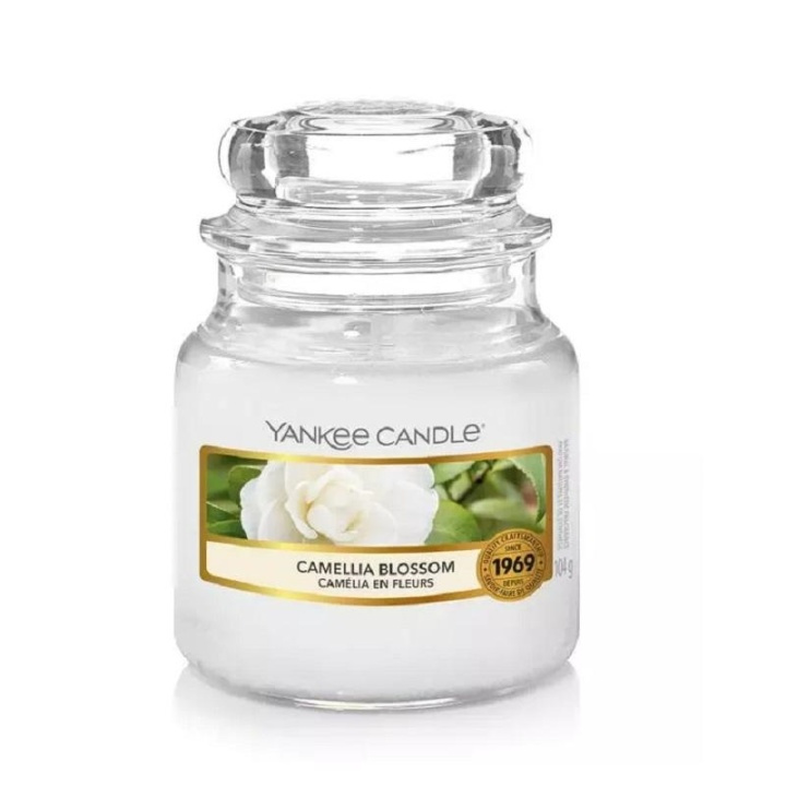 Yankee Candle Classic Small Jar Camellia Blossom 104g i gruppen SKØNHED & HELSE / Duft & Parfume / Øvrig duft / Duftlys hos TP E-commerce Nordic AB (A13302)