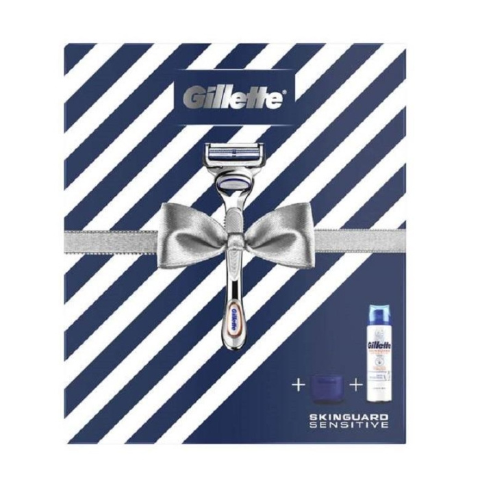 Giftset Gillette Skinguard Sensitive i gruppen SKØNHED & HELSE / Hår og styling / Barbering og trimning / Barberskraber og tilbehør hos TP E-commerce Nordic AB (C04901)