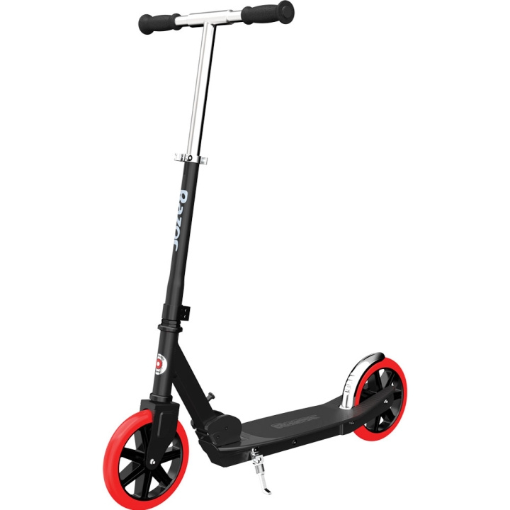 Carbon Lux Scooter - Black i gruppen LEGETØJ, BØRN & BABY / Udeleg & Sport / Cykler og scootere hos TP E-commerce Nordic AB (C05013)