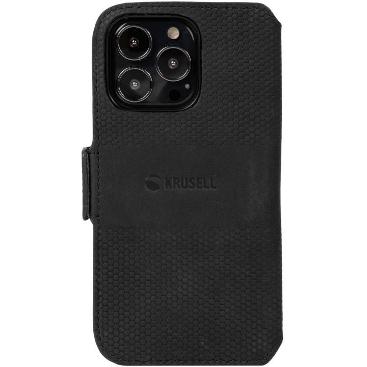 Krusell Leather Phone Wallet iPhone 13 Pro Max Svart i gruppen SMARTPHONES & TABLETS / Mobil Beskyttelse / Apple / iPhone 13 Pro Max / Cover hos TP E-commerce Nordic AB (C08752)