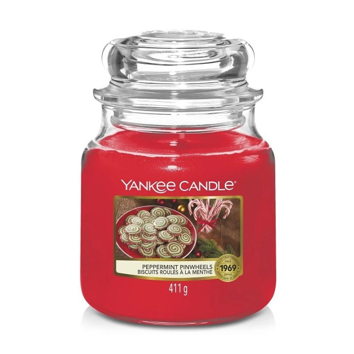 Yankee Candle Classic Medium Jar Peppermint Pinwheels 411g i gruppen SKØNHED & HELSE / Duft & Parfume / Øvrig duft / Duftlys hos TP E-commerce Nordic AB (C14043)
