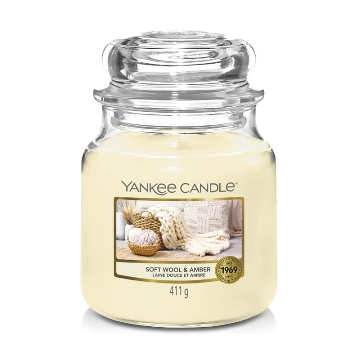 Yankee Candle Classic Medium Jar Soft Wool and Amber 411g i gruppen SKØNHED & HELSE / Duft & Parfume / Øvrig duft / Duftlys hos TP E-commerce Nordic AB (C14047)