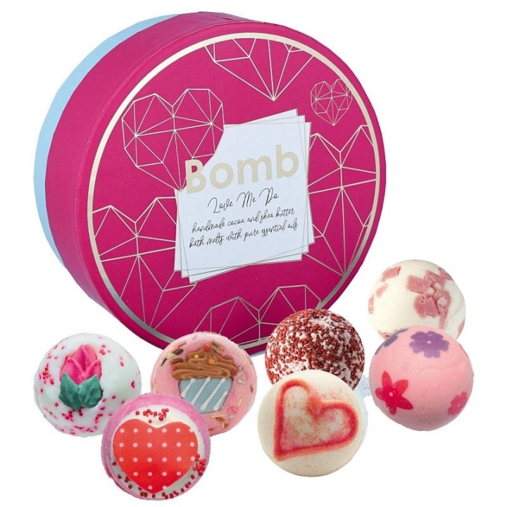 Bomb Cosmetics Love Me Do Gift Box i gruppen SKØNHED & HELSE / Hudpleje / Kropspleje / Bad & brusecreme hos TP E-commerce Nordic AB (C14052)