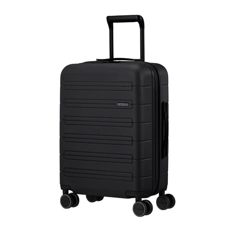 American Tourister Nova Stream Spinner 55/20 Expand Sort i gruppen SPORT, FRITID & HOBBY / Rejsetilbehør / Rejsetasker hos TP E-commerce Nordic AB (C17063)