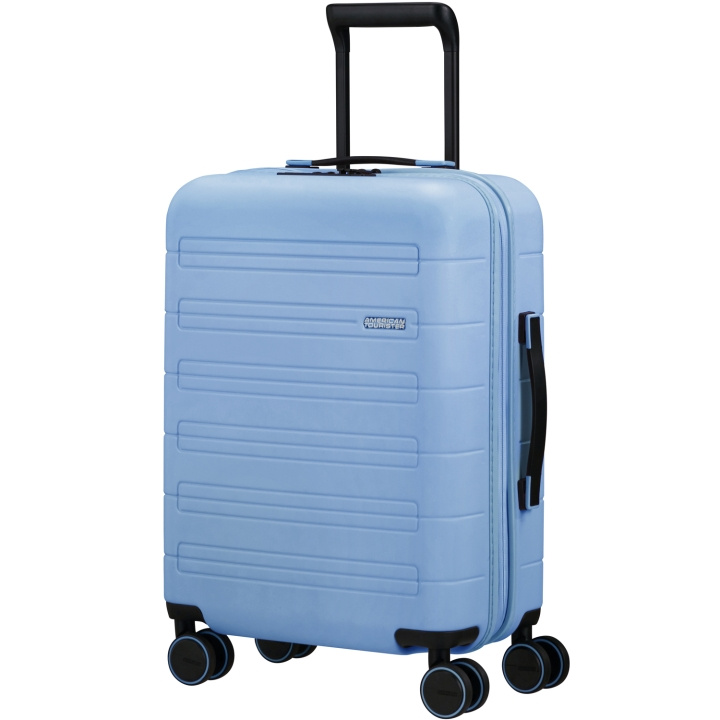 American Tourister Novastream Kabinväska Exp 55 Pastel Blue i gruppen SPORT, FRITID & HOBBY / Rejsetilbehør / Rejsetasker hos TP E-commerce Nordic AB (C22093)