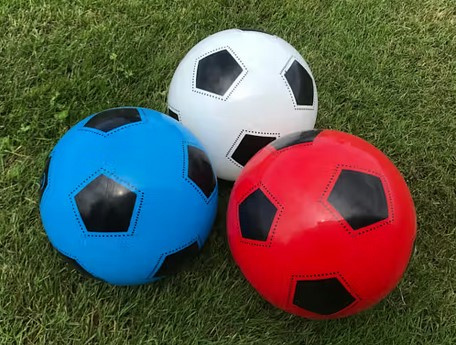 Plastfotboll 21 cm Sorterade färger, 1/48 i gruppen LEGETØJ, BØRN & BABY / Udeleg & Sport / Sport og spil hos TP E-commerce Nordic AB (C24622)
