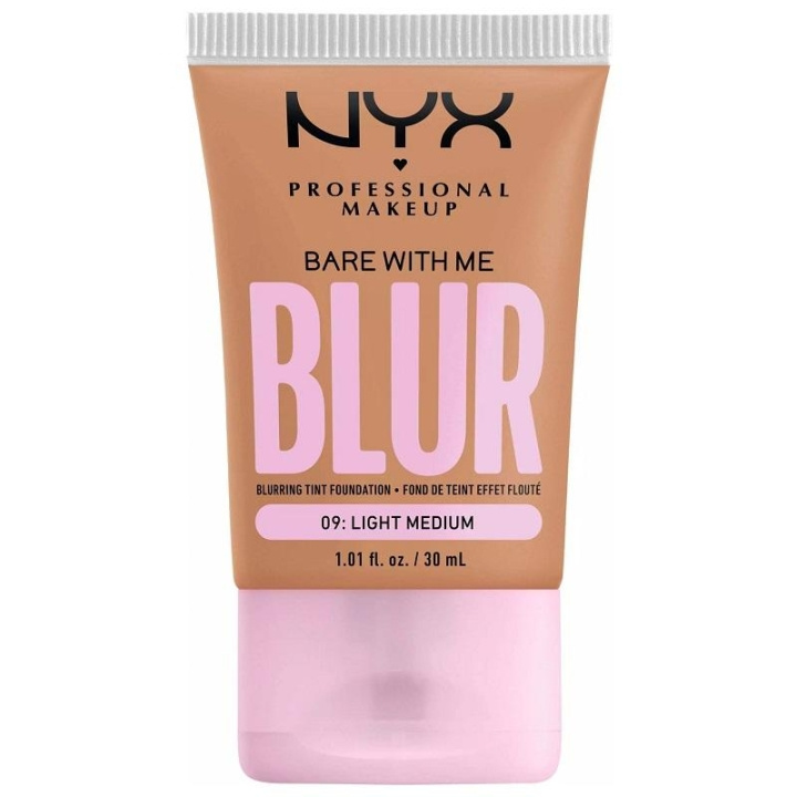 NYX PROF. MAKEUP Bare With Me Blur Tint Foundation 30ml 09 Light Medium i gruppen SKØNHED & HELSE / Makeup / Makeup ansigt / Foundation hos TP E-commerce Nordic AB (C28982)