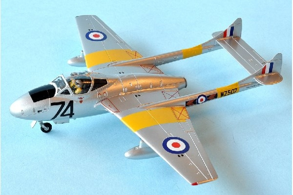 Airfix de Havilland Vampire T.11, 1:72 hanging gift set i gruppen SPORT, FRITID & HOBBY / Hobby / Plastik modeller / Fly & Helikoptere hos TP E-commerce Nordic AB (C29597)