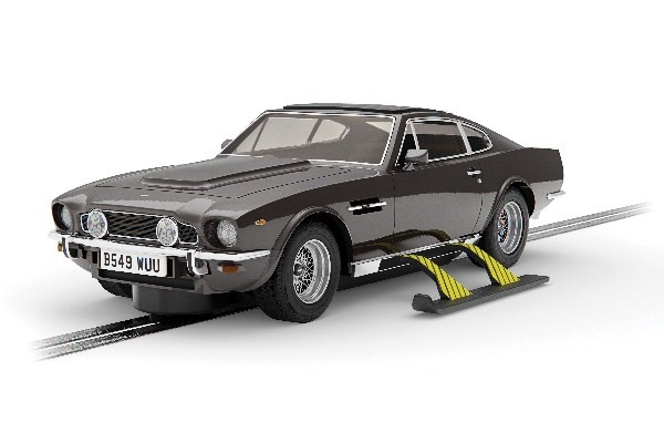 SCALEXTRIC James Bond Aston Martin V8 - The Living Daylights i gruppen LEGETØJ, BØRN & BABY / Radiostyrede / Bilbaner / Bilar hos TP E-commerce Nordic AB (C29637)