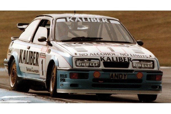 SCALEXTRIC Ford Sierra RS500 - BTCC 1988 - Andy Rouse i gruppen LEGETØJ, BØRN & BABY / Radiostyrede / Bilbaner / Bilar hos TP E-commerce Nordic AB (C29670)