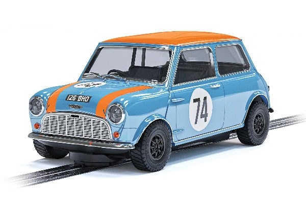 Scalextric Mini Cooper S Gulf Nick Riley & Gabriele Tarquini i gruppen LEGETØJ, BØRN & BABY / Radiostyrede / Bilbaner / Bilar hos TP E-commerce Nordic AB (C29680)