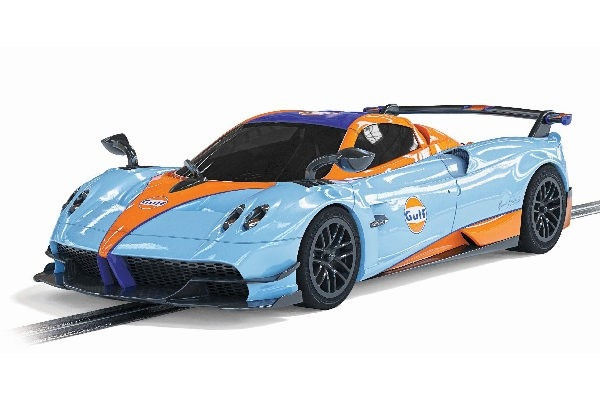 Scalextric Pagani Huayra BC Roadster, Gulf-udgave i gruppen LEGETØJ, BØRN & BABY / Radiostyrede / Bilbaner / Bilar hos TP E-commerce Nordic AB (C29681)