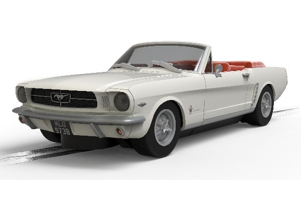 SCALEXTRIC James Bond Ford Mustang - Goldfinger 1:32 i gruppen LEGETØJ, BØRN & BABY / Radiostyrede / Bilbaner / Bilar hos TP E-commerce Nordic AB (C29708)