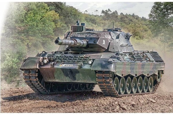 ITALERI 1:35 Leopard 1A5 i gruppen SPORT, FRITID & HOBBY / Hobby / Plastik modeller / Militære køretøjer (land) hos TP E-commerce Nordic AB (C29822)