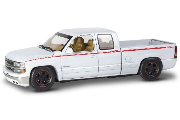 Revell 1999 Chevy Silverado Custom Pickup i gruppen SPORT, FRITID & HOBBY / Hobby / Plastik modeller / Biler hos TP E-commerce Nordic AB (C29997)