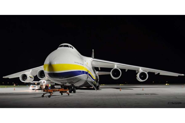 Revell Antonov An-124 Ruslan 1:144 i gruppen SPORT, FRITID & HOBBY / Hobby / Plastik modeller / Fly & Helikoptere hos TP E-commerce Nordic AB (C30555)