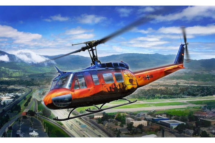 Revell Bell UH-1D \'Goodbye Huey\' 1:32 i gruppen SPORT, FRITID & HOBBY / Hobby / Plastik modeller / Fly & Helikoptere hos TP E-commerce Nordic AB (C30568)