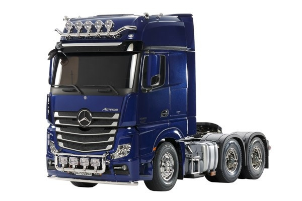 TAMIYA 1/14 Mercedes-Benz Actros 3363 ( Pre-P.Pearl Blue) i gruppen LEGETØJ, BØRN & BABY / Radiostyrede / Andet hos TP E-commerce Nordic AB (C31527)